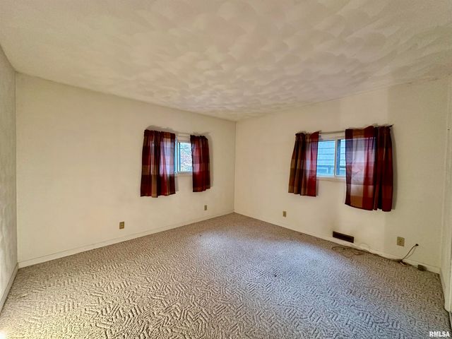 325 LAWNDALE Avenue, Creve Coeur, IL 61610