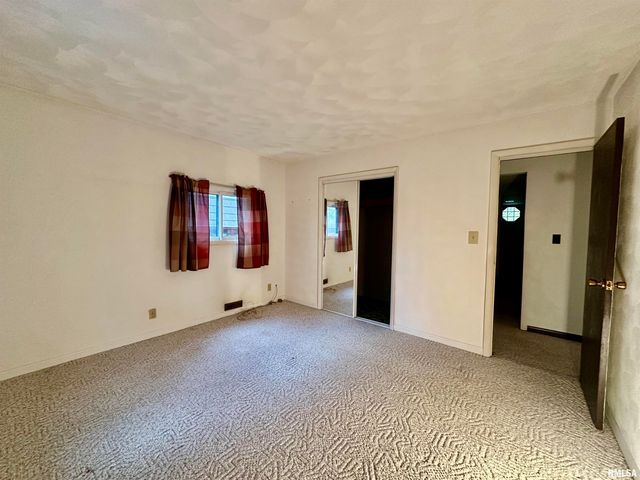 325 LAWNDALE Avenue, Creve Coeur, IL 61610