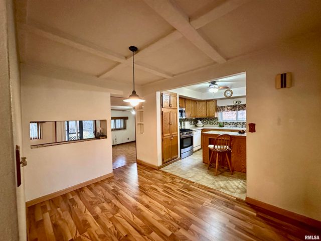 325 LAWNDALE Avenue, Creve Coeur, IL 61610