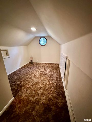 325 LAWNDALE Avenue, Creve Coeur, IL 61610