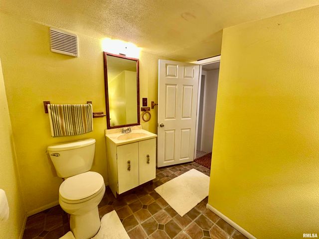 325 LAWNDALE Avenue, Creve Coeur, IL 61610