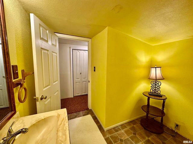 325 LAWNDALE Avenue, Creve Coeur, IL 61610