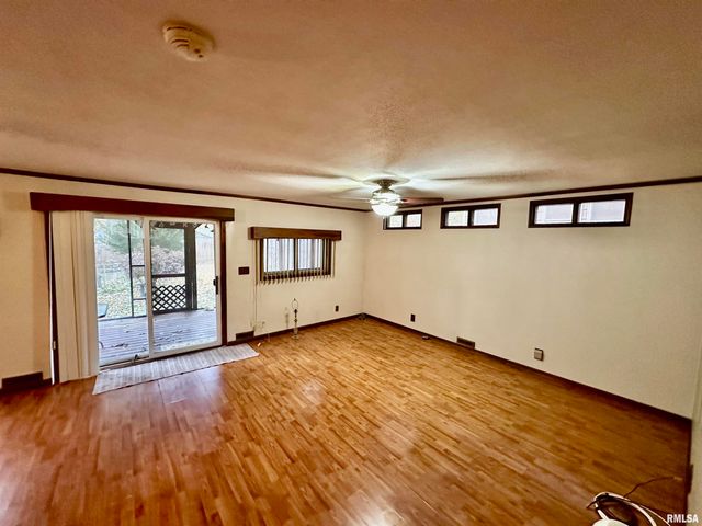 325 LAWNDALE Avenue, Creve Coeur, IL 61610