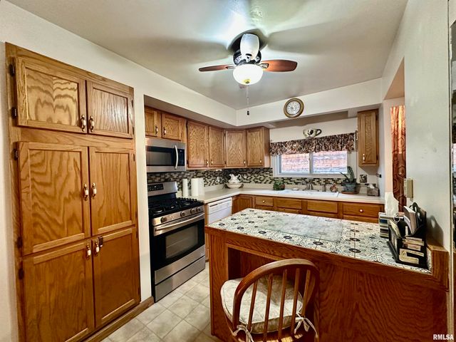 325 LAWNDALE Avenue, Creve Coeur, IL 61610