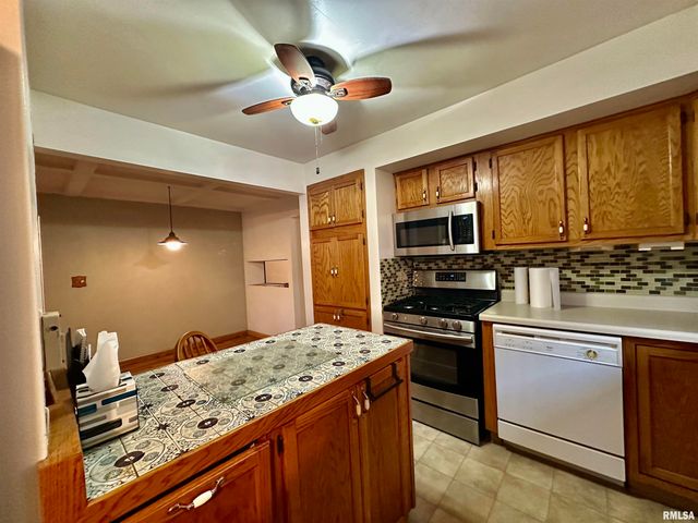 325 LAWNDALE Avenue, Creve Coeur, IL 61610