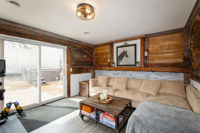 25565 Smithtown Road, Excelsior, MN 55331