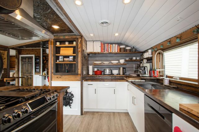 25565 Smithtown Road, Excelsior, MN 55331