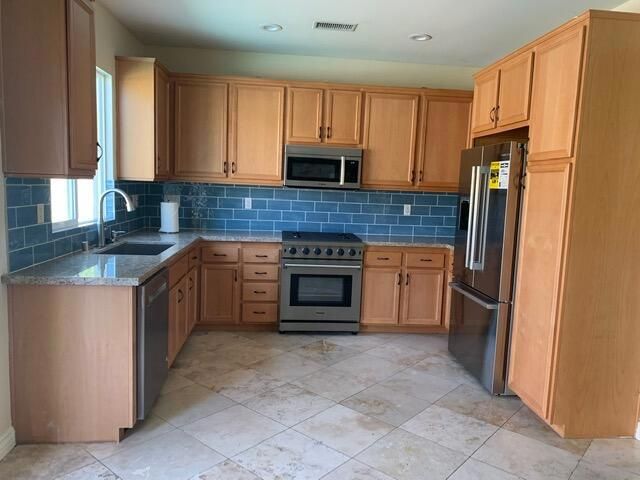 104 Shoreline Drive, Rancho Mirage, CA 92270
