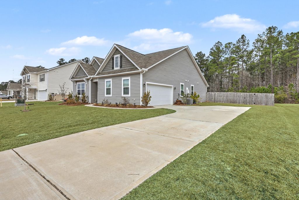 Image 4 of property listing at 1062 Wading Point Boulevard, Huger, SC 29450