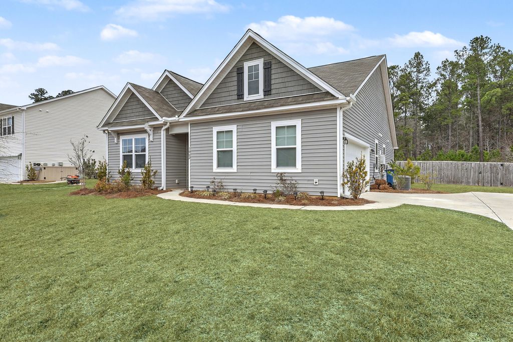 Image 7 of property listing at 1062 Wading Point Boulevard, Huger, SC 29450