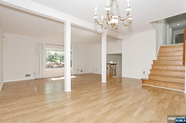 517 Pine Hill Road, Leonia, NJ 07605