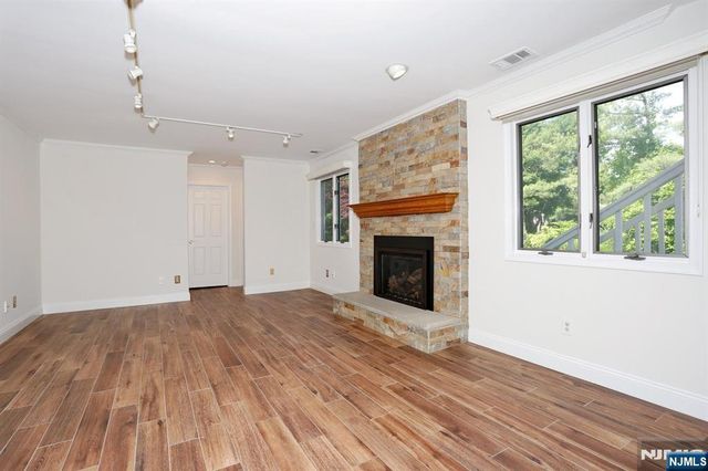 517 Pine Hill Road, Leonia, NJ 07605