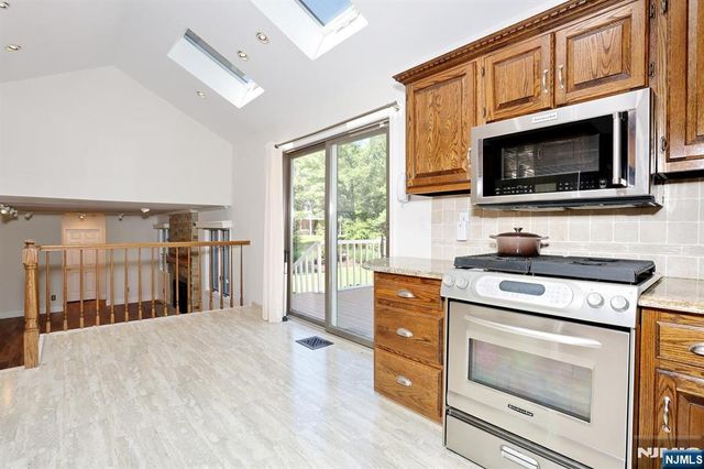 517 Pine Hill Road, Leonia, NJ 07605