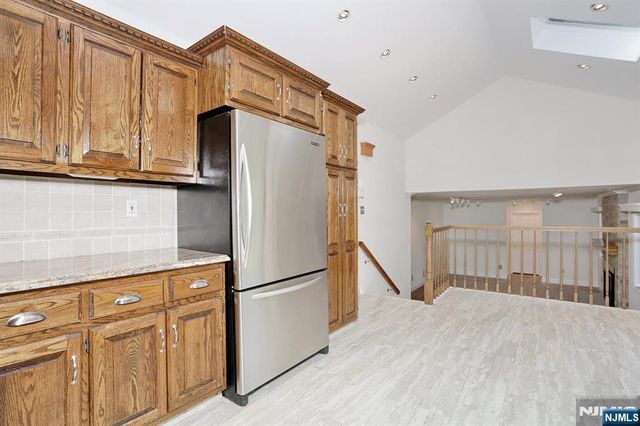 517 Pine Hill Road, Leonia, NJ 07605
