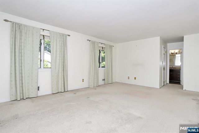 517 Pine Hill Road, Leonia, NJ 07605