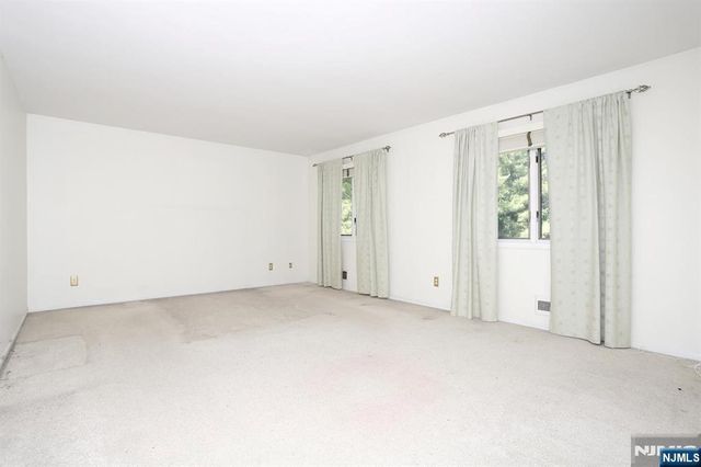 517 Pine Hill Road, Leonia, NJ 07605