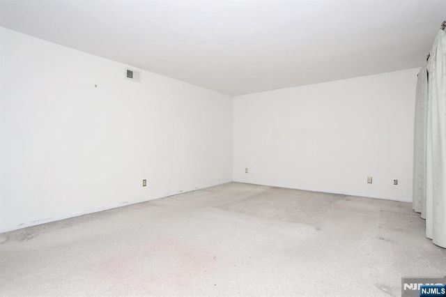 517 Pine Hill Road, Leonia, NJ 07605