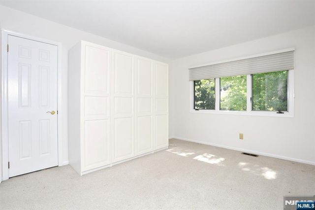 517 Pine Hill Road, Leonia, NJ 07605