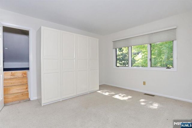 517 Pine Hill Road, Leonia, NJ 07605