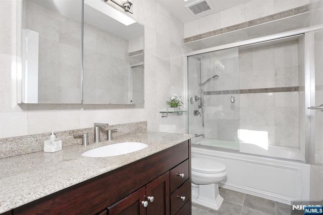 517 Pine Hill Road, Leonia, NJ 07605