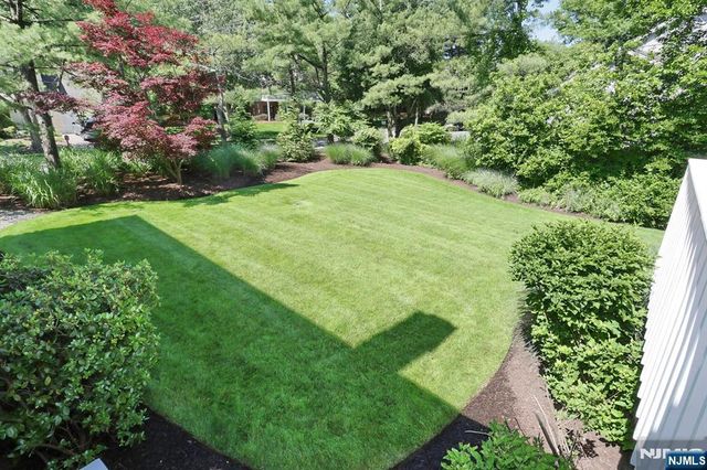 517 Pine Hill Road, Leonia, NJ 07605