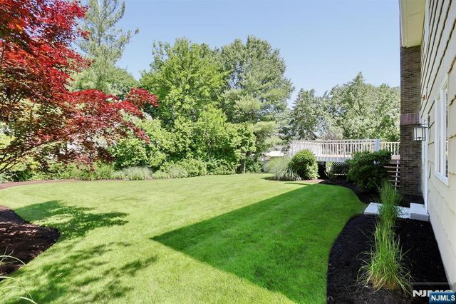 517 Pine Hill Road, Leonia, NJ 07605
