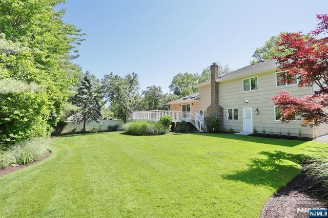 517 Pine Hill Road, Leonia, NJ 07605