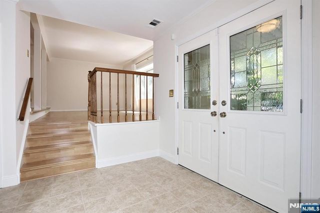 517 Pine Hill Road, Leonia, NJ 07605