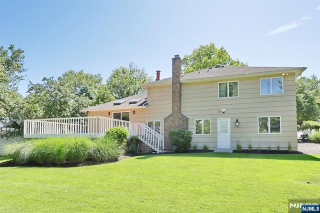 517 Pine Hill Road, Leonia, NJ 07605