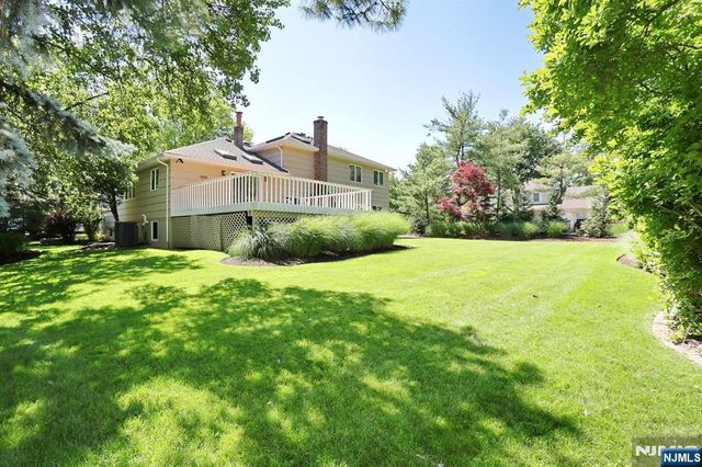 517 Pine Hill Road, Leonia, NJ 07605