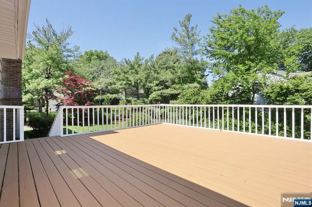 517 Pine Hill Road, Leonia, NJ 07605