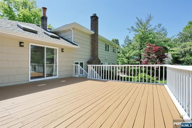 517 Pine Hill Road, Leonia, NJ 07605