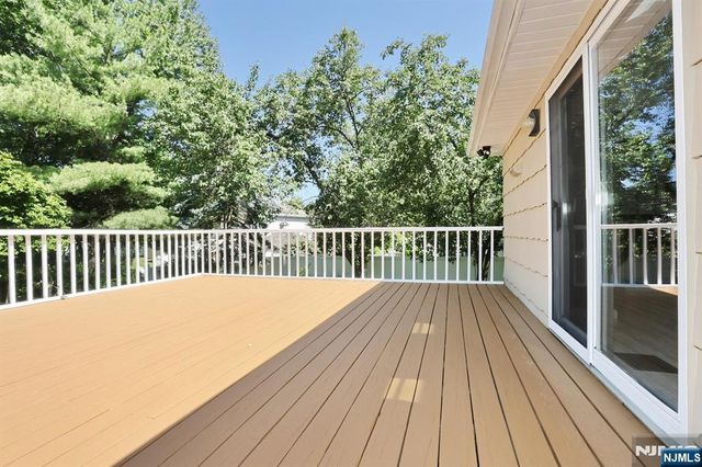 517 Pine Hill Road, Leonia, NJ 07605
