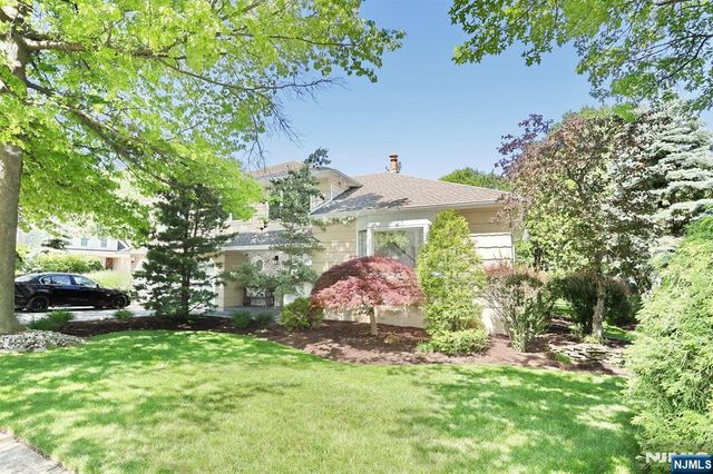 517 Pine Hill Road, Leonia, NJ 07605
