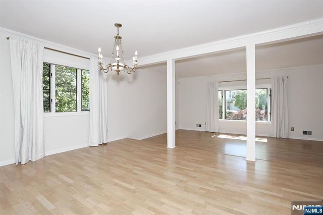 517 Pine Hill Road, Leonia, NJ 07605