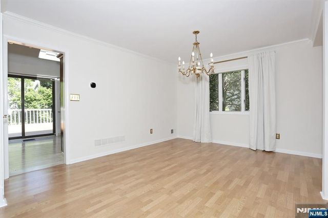 517 Pine Hill Road, Leonia, NJ 07605