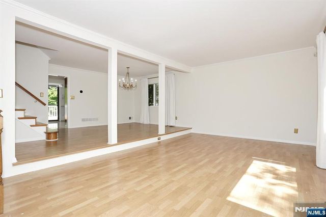 517 Pine Hill Road, Leonia, NJ 07605