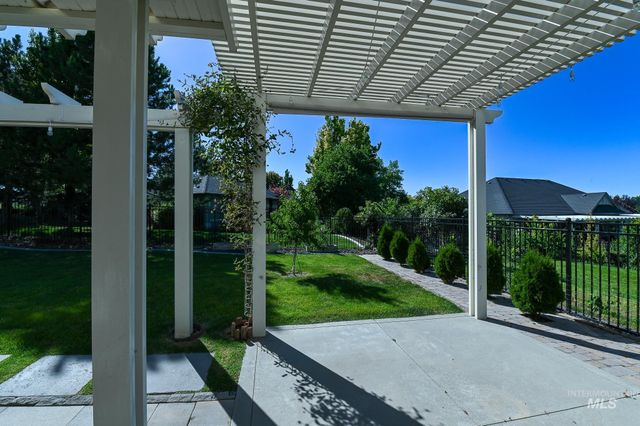 2813 S Bayhill Ct, Nampa, ID 83686