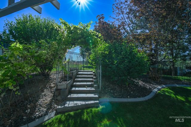 2813 S Bayhill Ct, Nampa, ID 83686