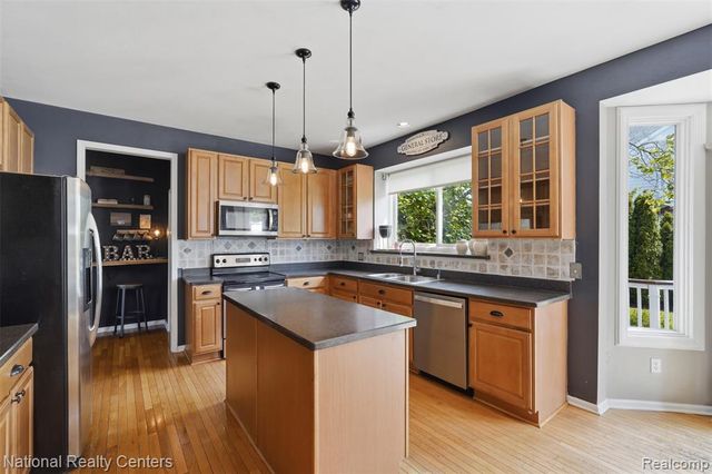 23431 Winged Foot Way, South Lyon, MI 48178
