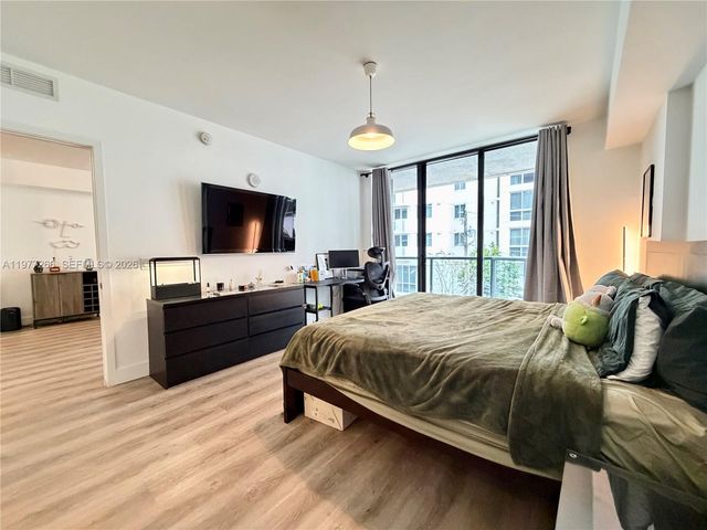 201 SW 17th Rd 304, Miami, FL 33129