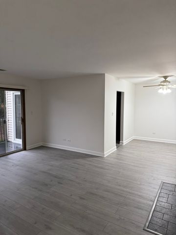 7040 REMINGTON Court 204, Woodridge, IL 60517