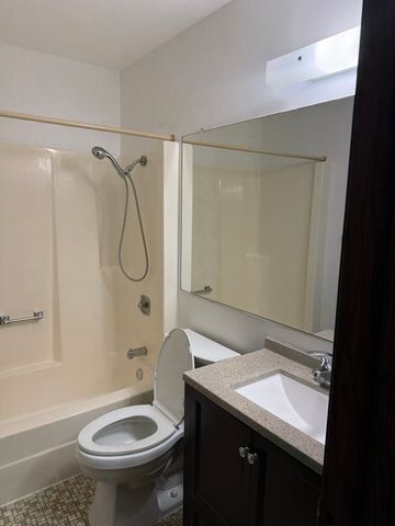 7040 REMINGTON Court 204, Woodridge, IL 60517