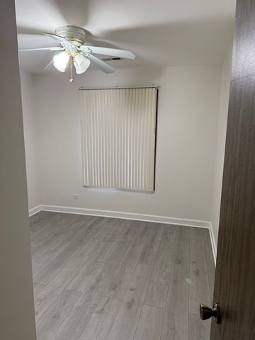 7040 REMINGTON Court 204, Woodridge, IL 60517