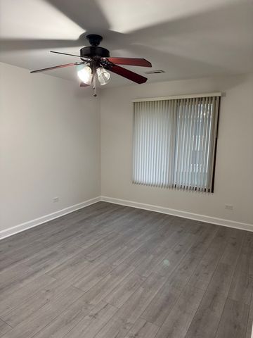 7040 REMINGTON Court 204, Woodridge, IL 60517