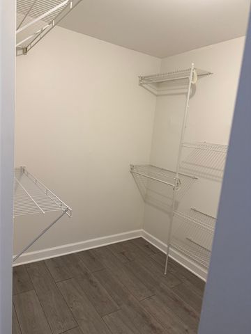 7040 REMINGTON Court 204, Woodridge, IL 60517