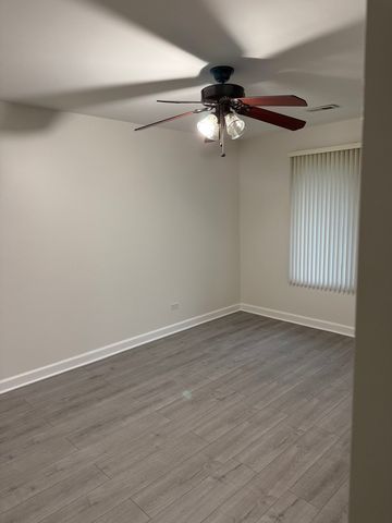 7040 REMINGTON Court 204, Woodridge, IL 60517