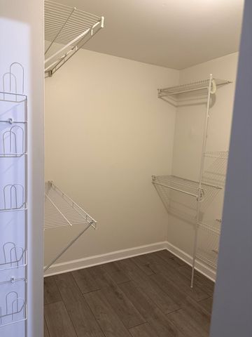 7040 REMINGTON Court 204, Woodridge, IL 60517