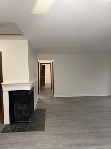 7040 REMINGTON Court 204, Woodridge, IL 60517