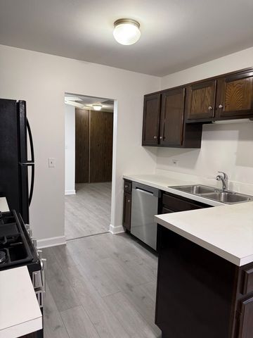 7040 REMINGTON Court 204, Woodridge, IL 60517